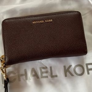 Michael Kors Brown jetset large flat multifunction phone case/wallet